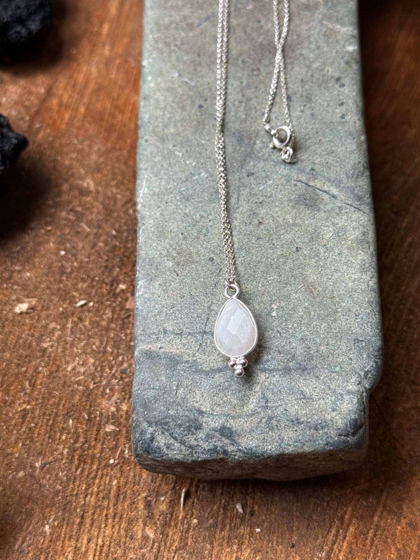 Cadenas Fluir (piedra luna, cuarzo rosa, labradorita)