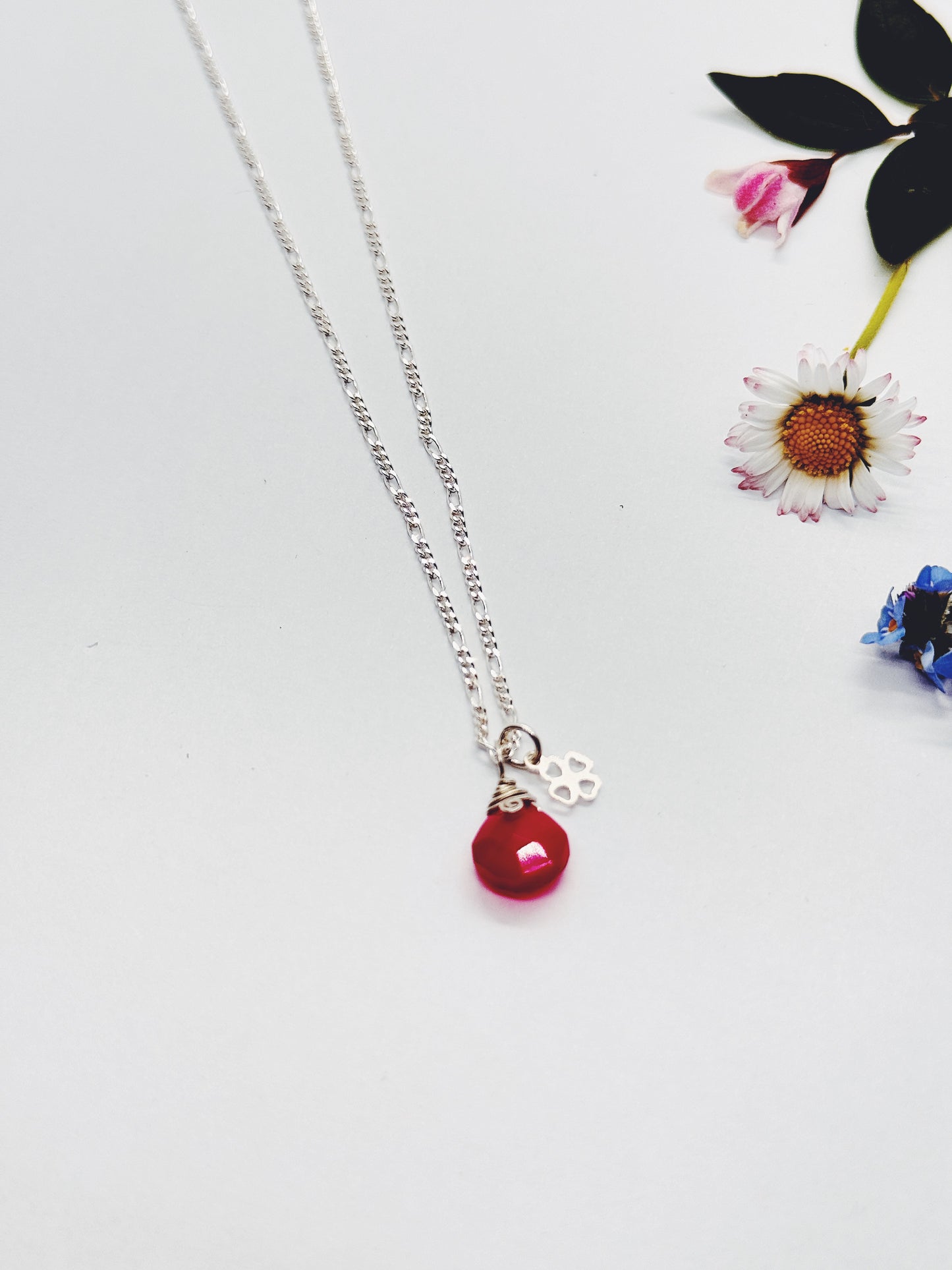 Cadena Calcedonia Fucsia