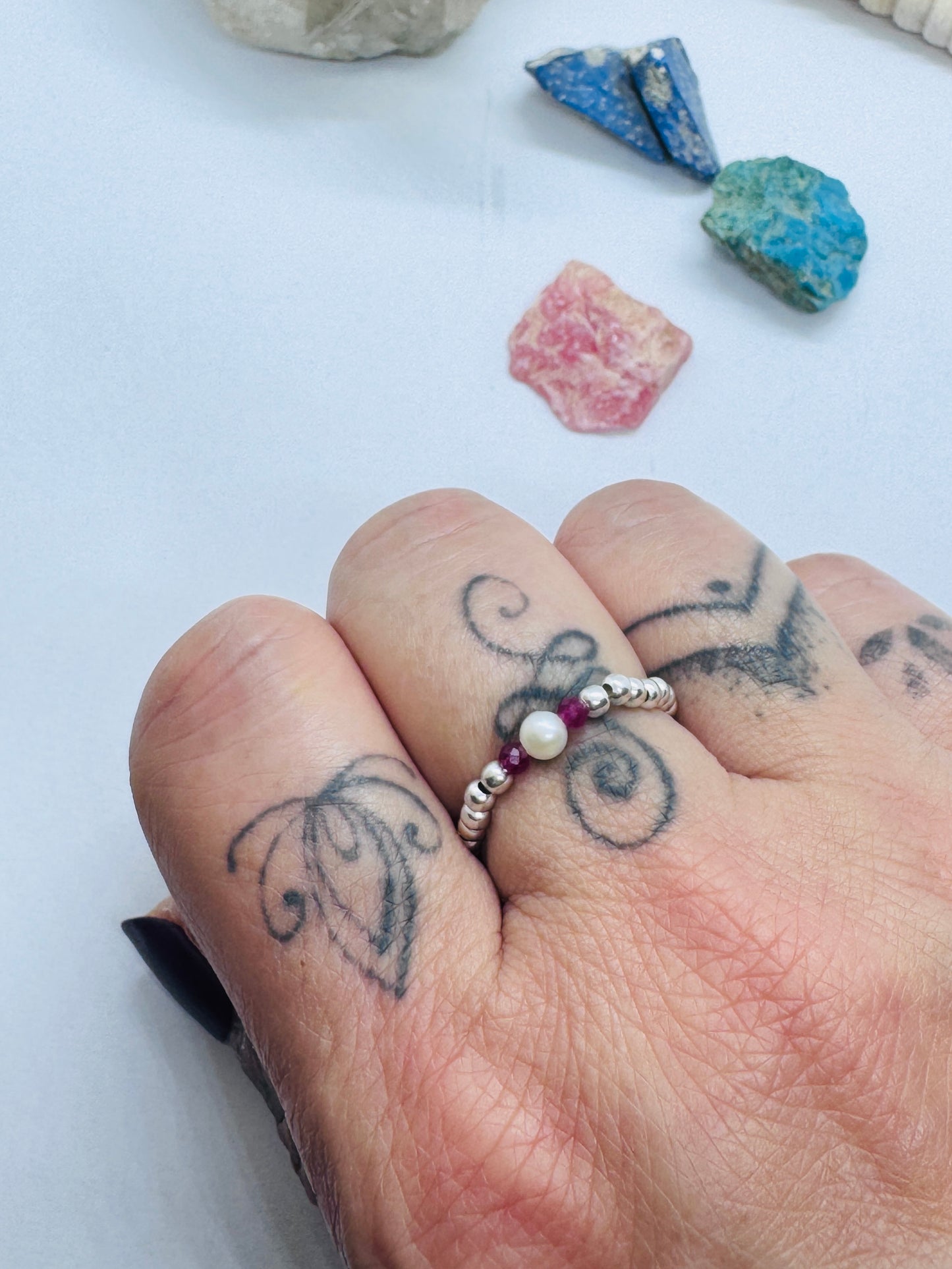 Anillo Fluir Calcedonia Fucsia