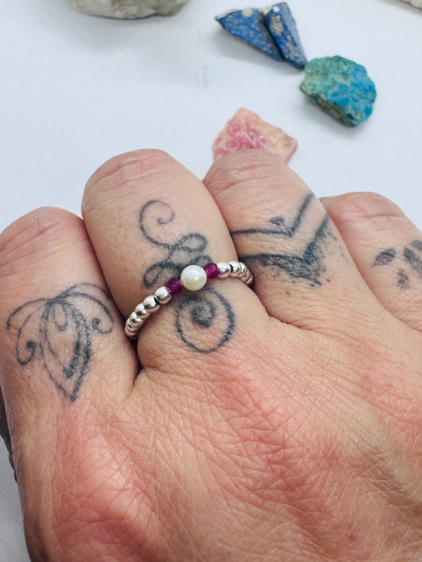 Anillo Fluir Calcedonia Fucsia