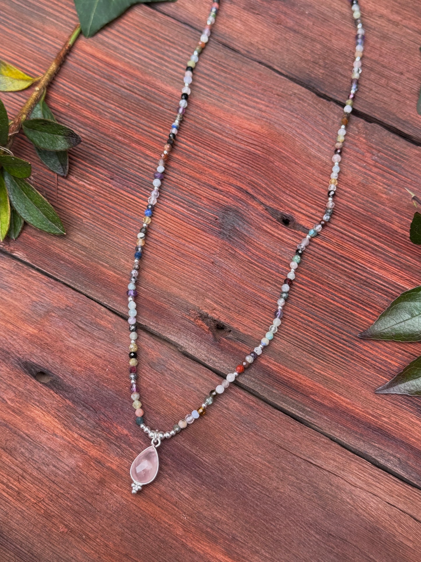 Collar Fluir Cuarzo Rosa