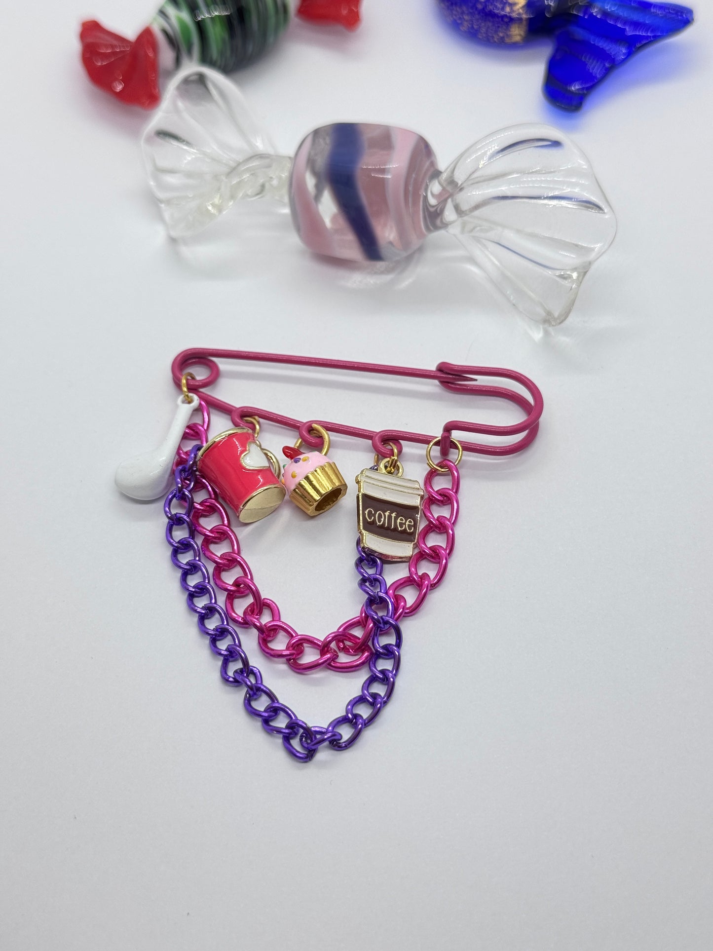 Prende tu estilo con los nuevos Prendedores Kal