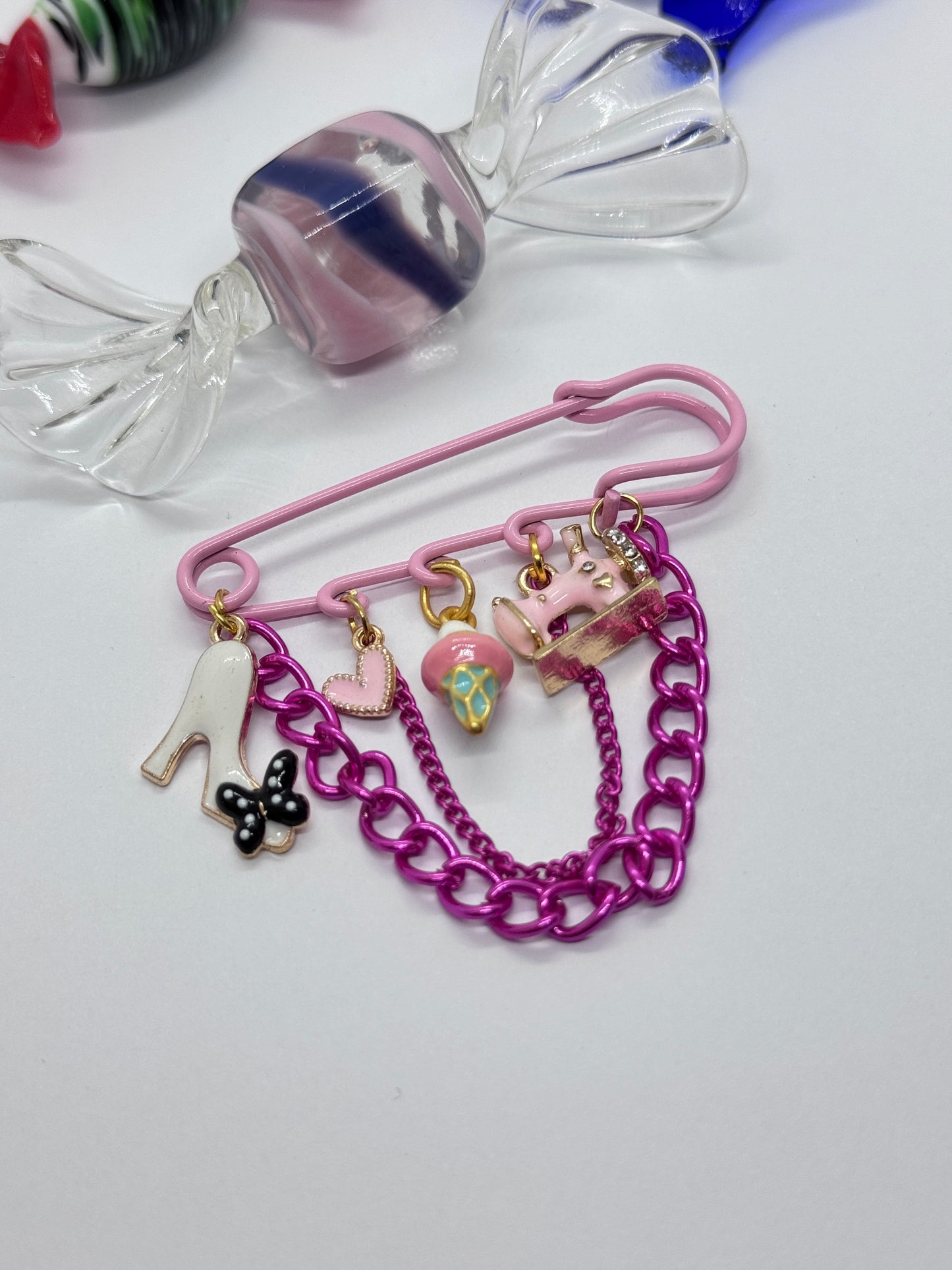 Prende tu estilo con los nuevos Prendedores Kal