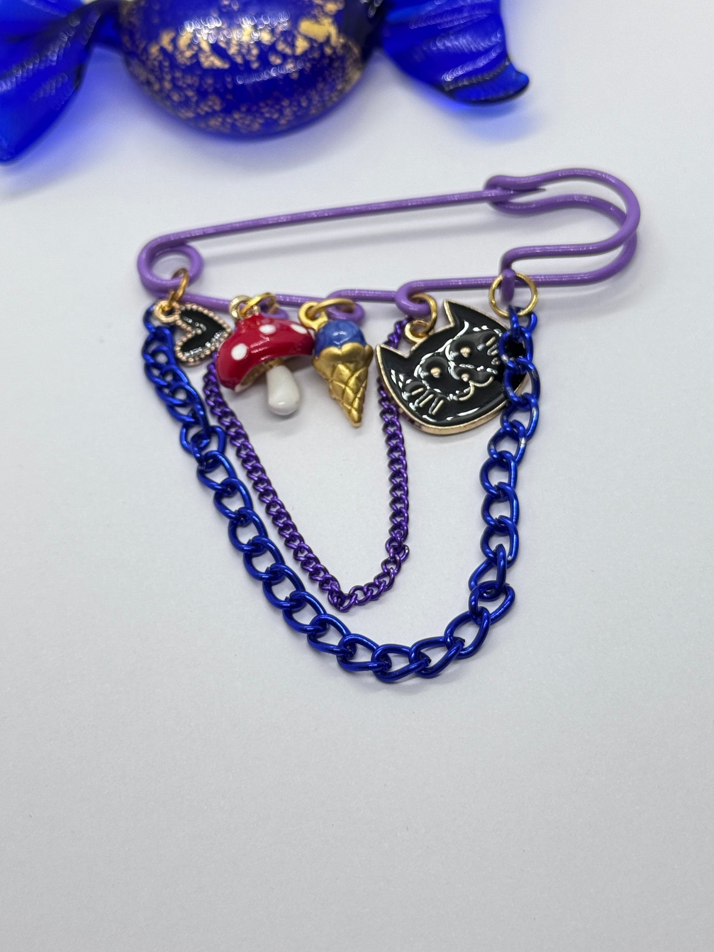 Prende tu estilo con los nuevos Prendedores Kal