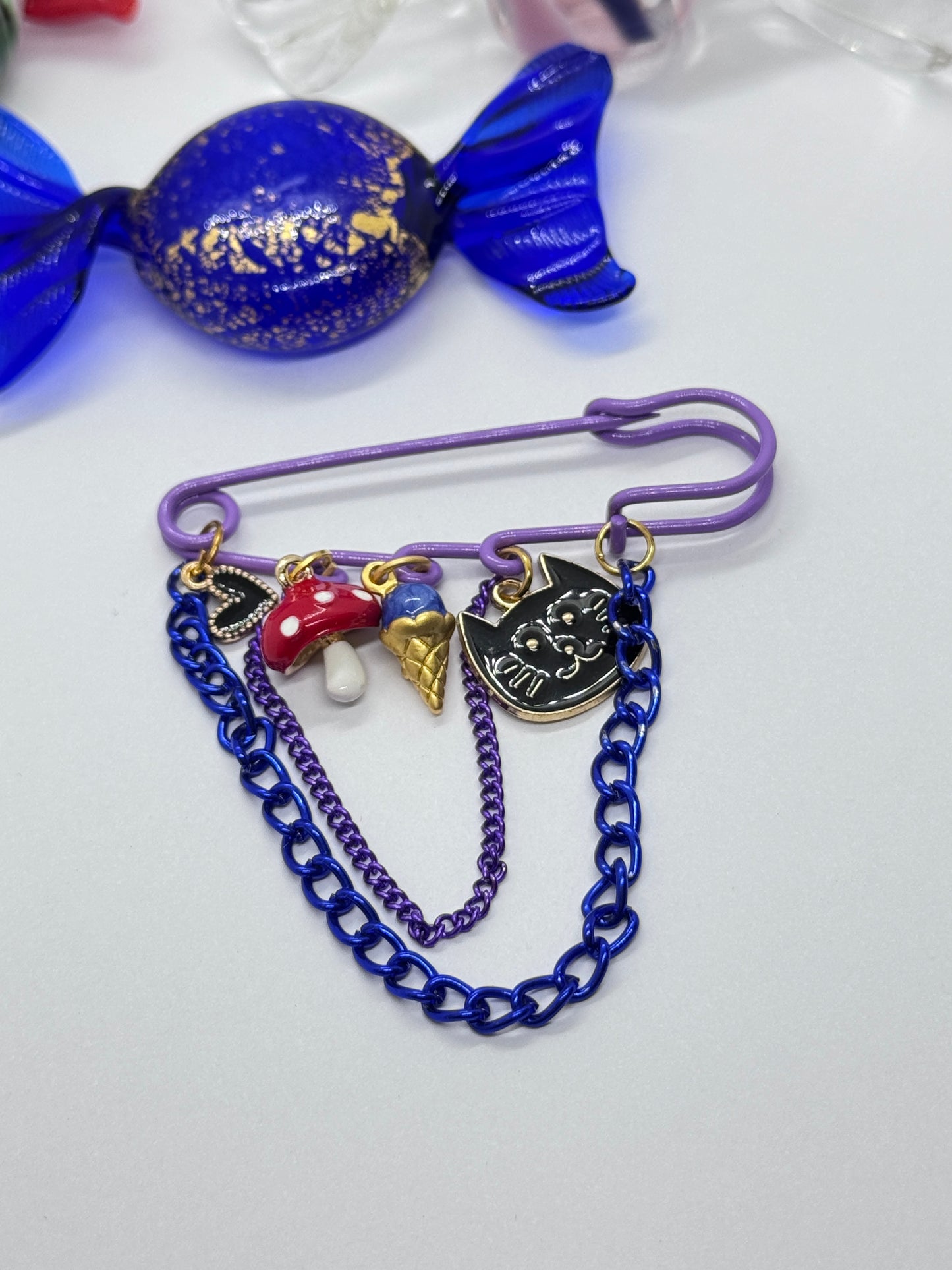 Prende tu estilo con los nuevos Prendedores Kal