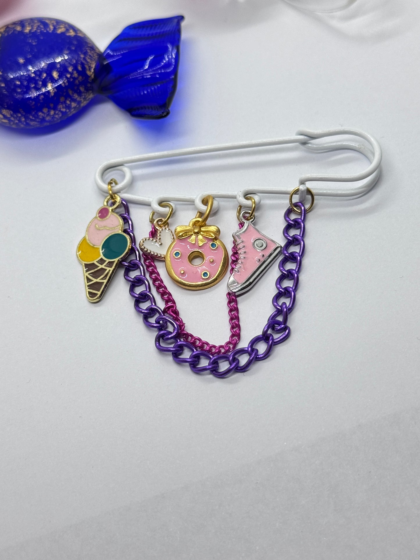 Prende tu estilo con los nuevos Prendedores Kal