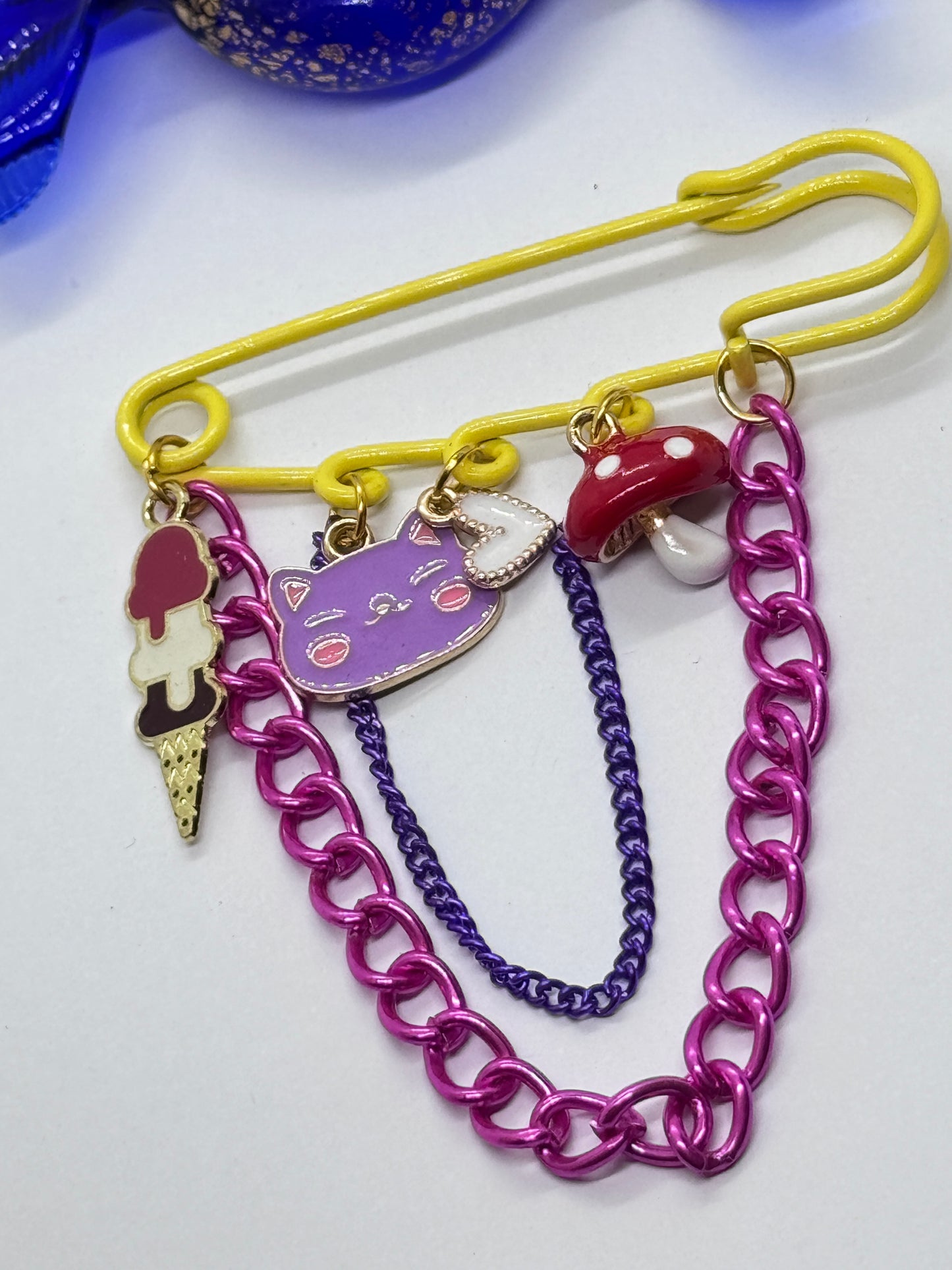 Prende tu estilo con los nuevos Prendedores Kal