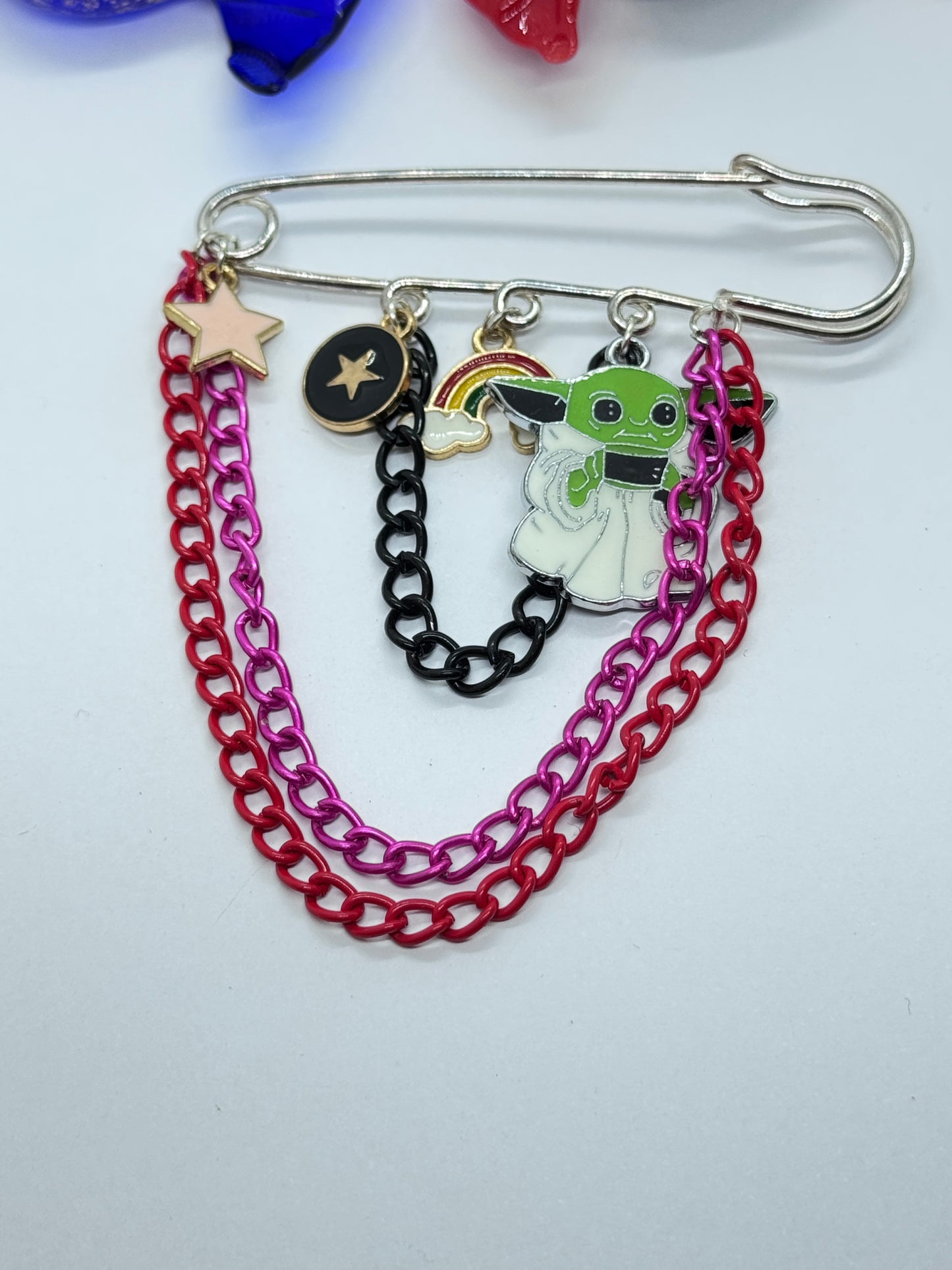 Prende tu estilo con los nuevos Prendedores Kal