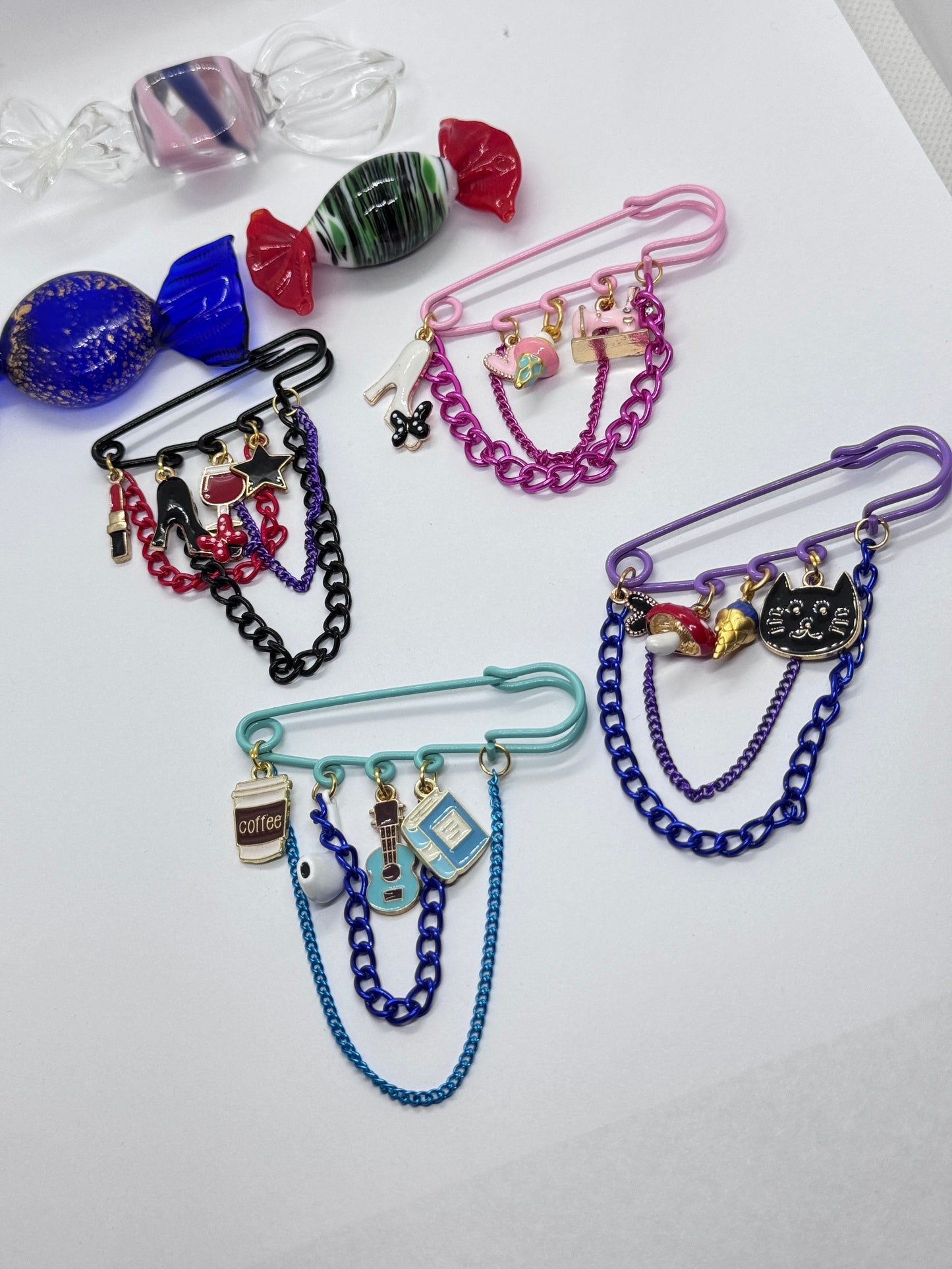 Prende tu estilo con los nuevos Prendedores Kal