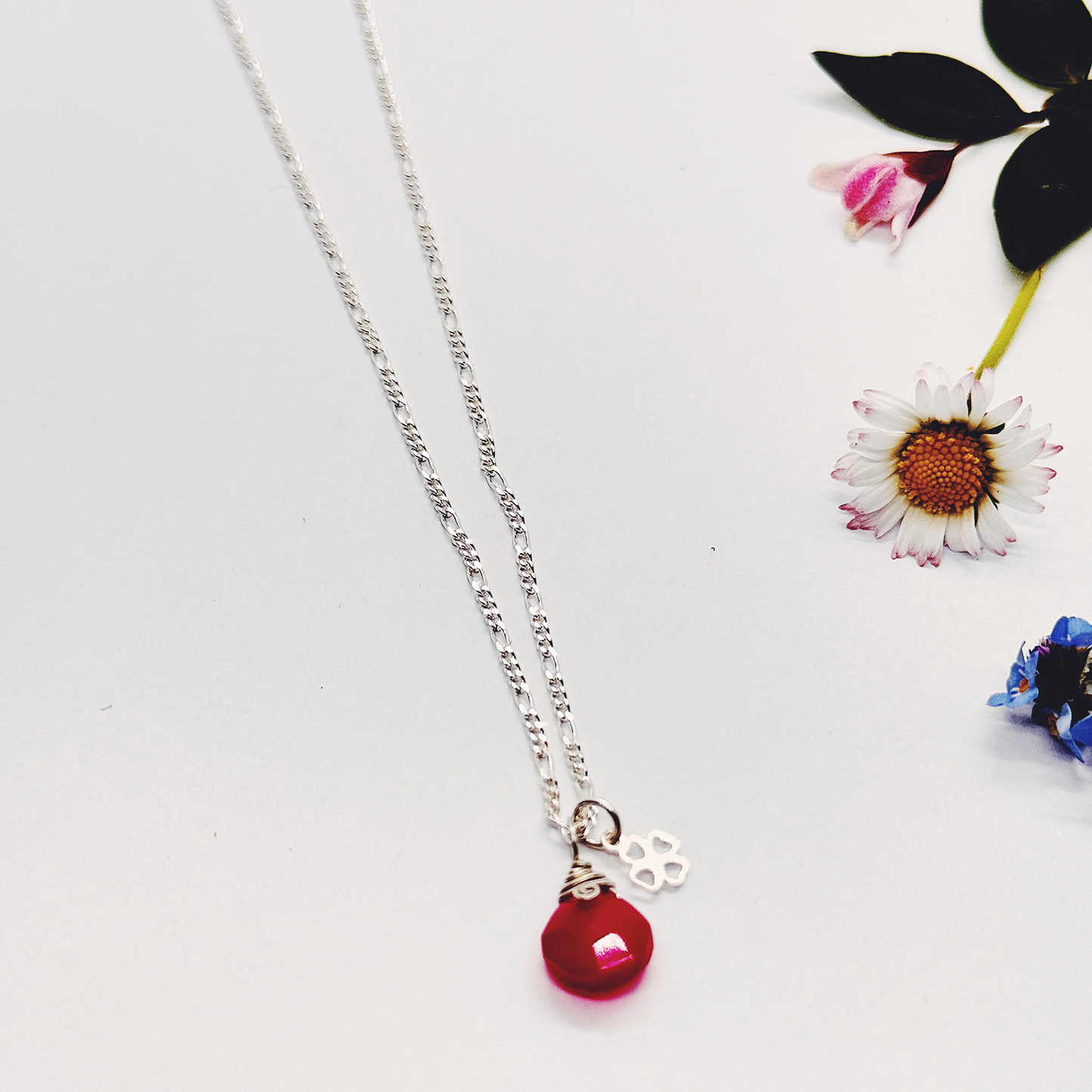 Cadena Calcedonia Fucsia