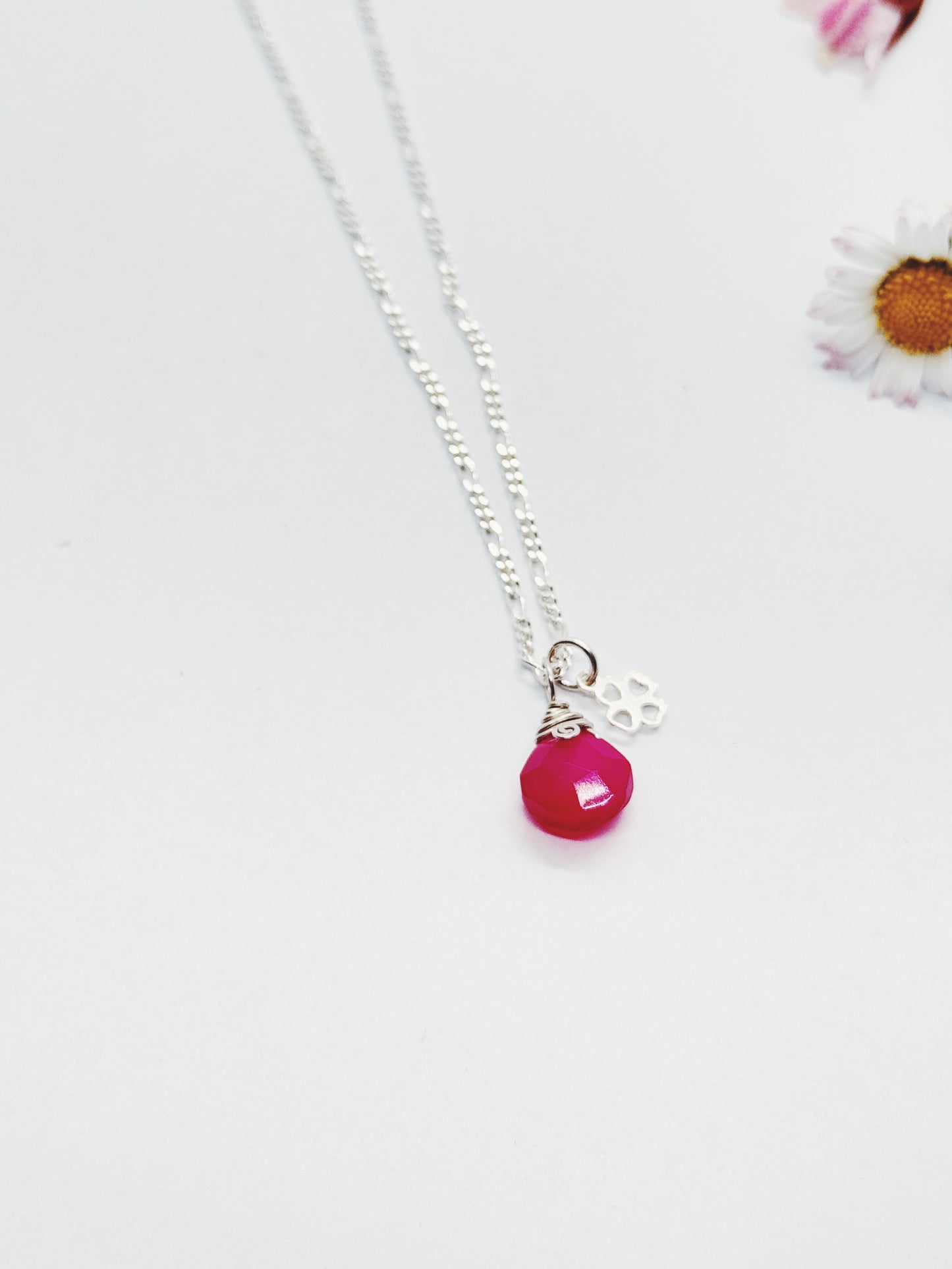 Cadena Calcedonia Fucsia